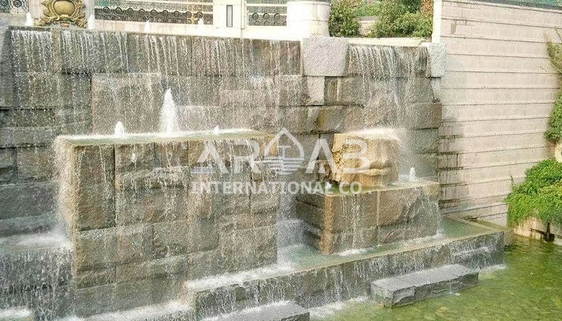 آبنما شیشه ای